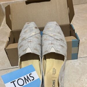 TOMS Cream Slip-On Espadrilles with Metallic Gold Star Motif